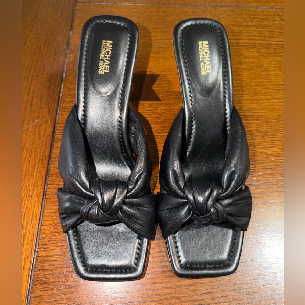 MICHAEL Micheal Kors Elena Leather Heels NWOT